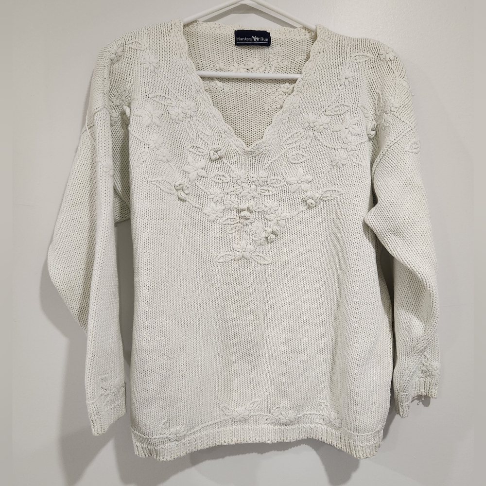 Hunters Run White Knit Floral Embroidered Sweater